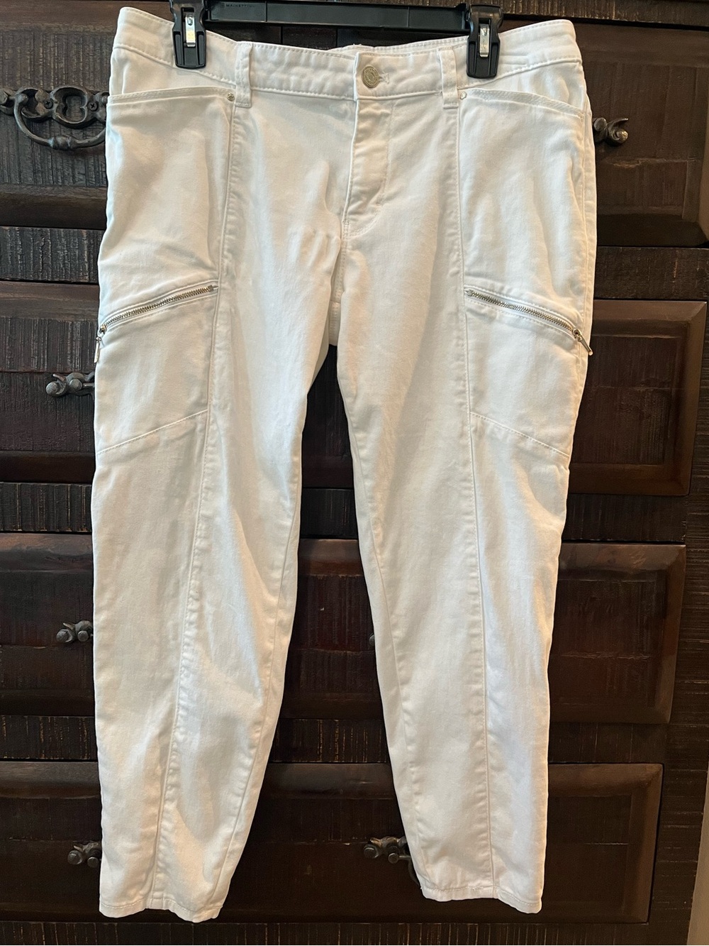 White House Black Market White Cropped Ankle Jeans with Zip Pocket Details